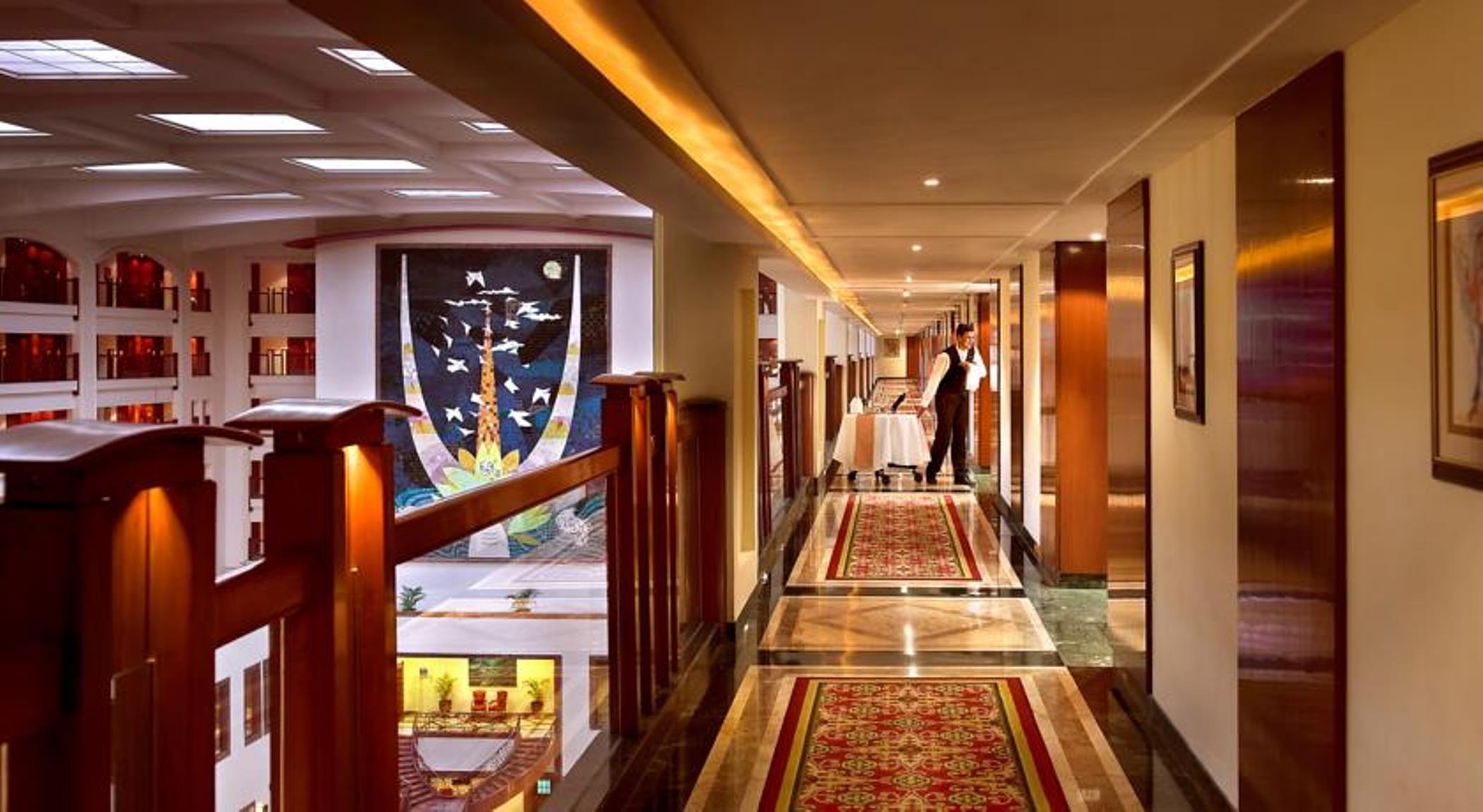 孟买拉利特酒店 外观 照片 Interior of the hotel
