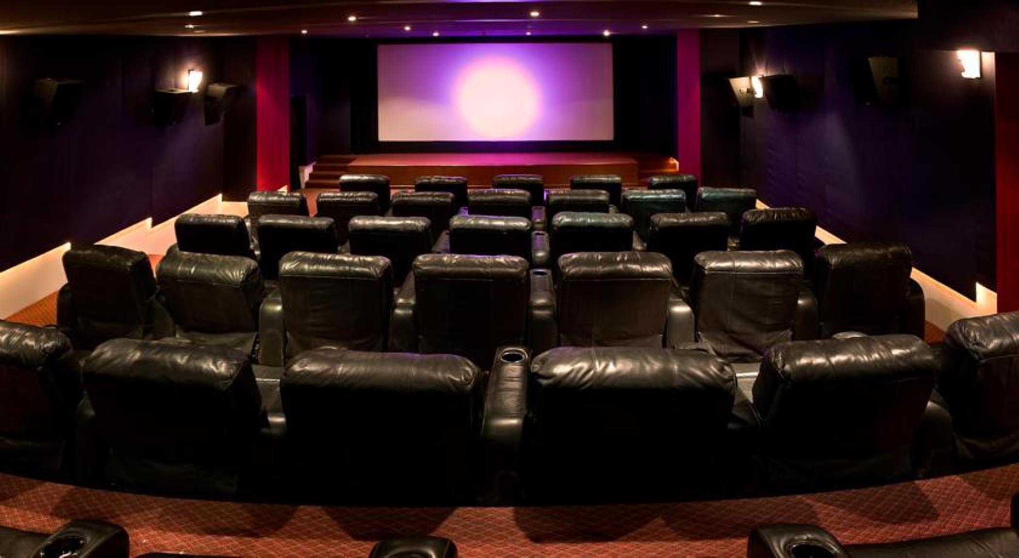 孟买拉利特酒店 外观 照片 A home theater