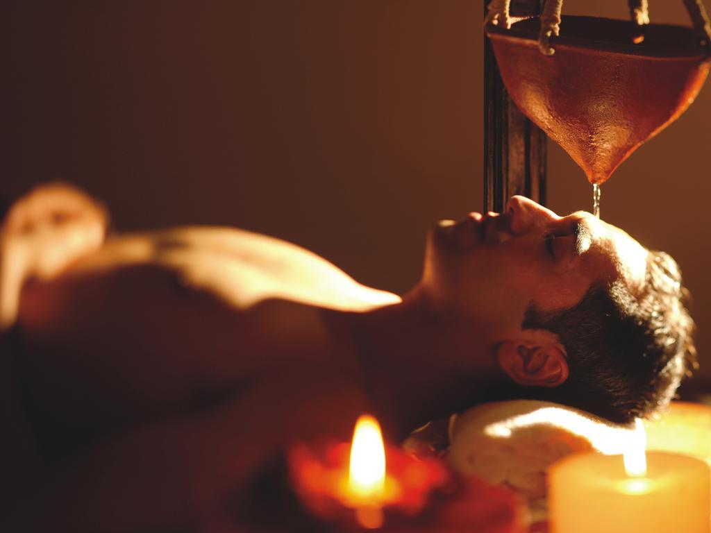 孟买拉利特酒店 外观 照片 Ayurvedic treatment