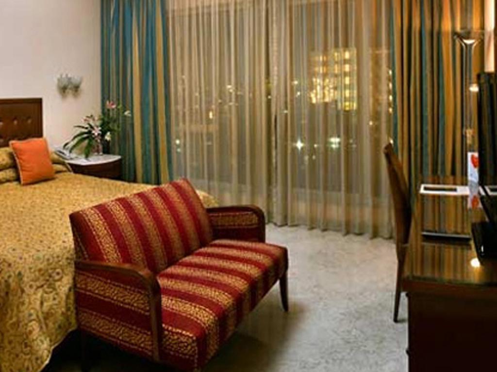 孟买拉利特酒店 客房 照片 A room at the hotel