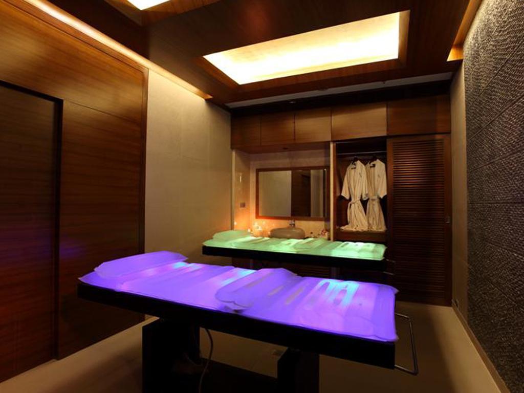 孟买拉利特酒店 设施 照片 A massage room at a spa